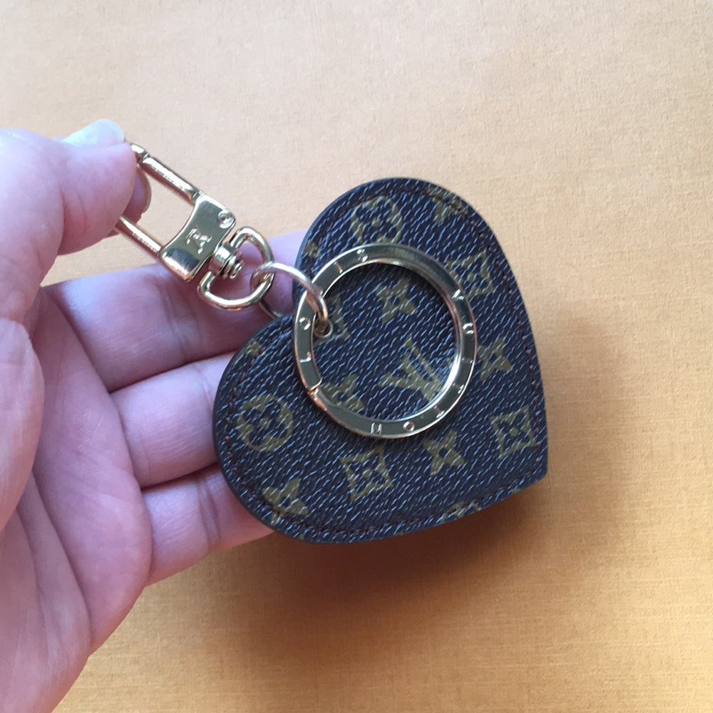 Heart ♠️ keychain in m0n0gram print 🥰